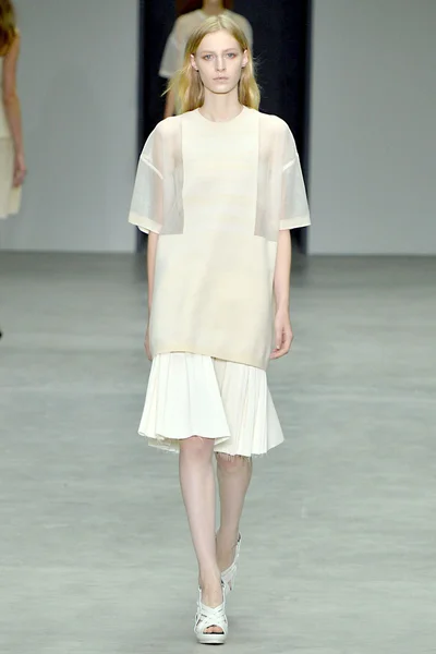 Look 3